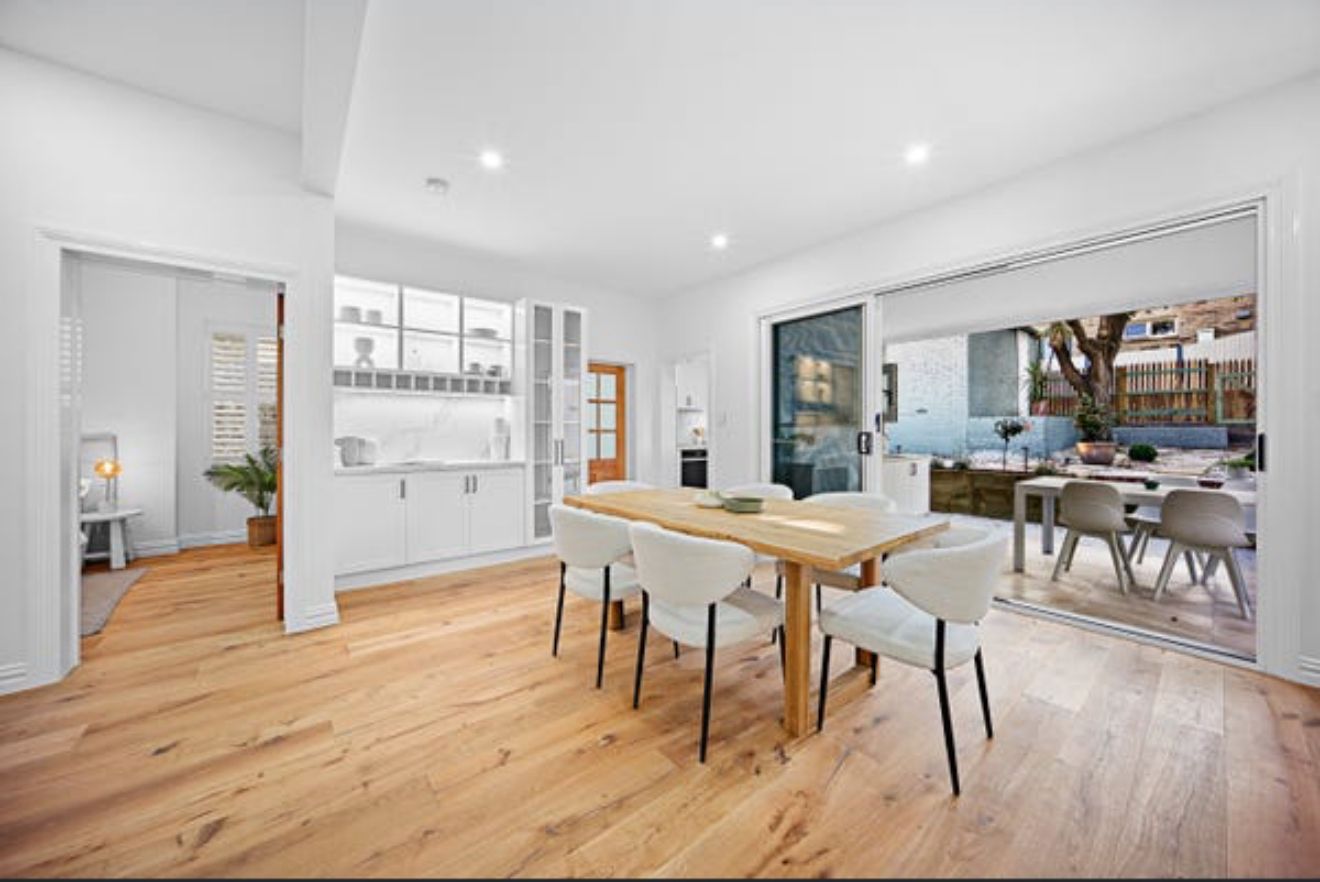 Dining to Outdoor — Bi-Fold Open Plan