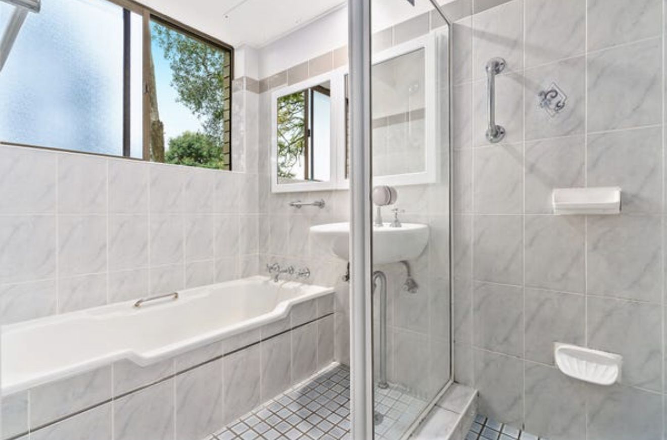 Original Bathroom — 1980s Layout